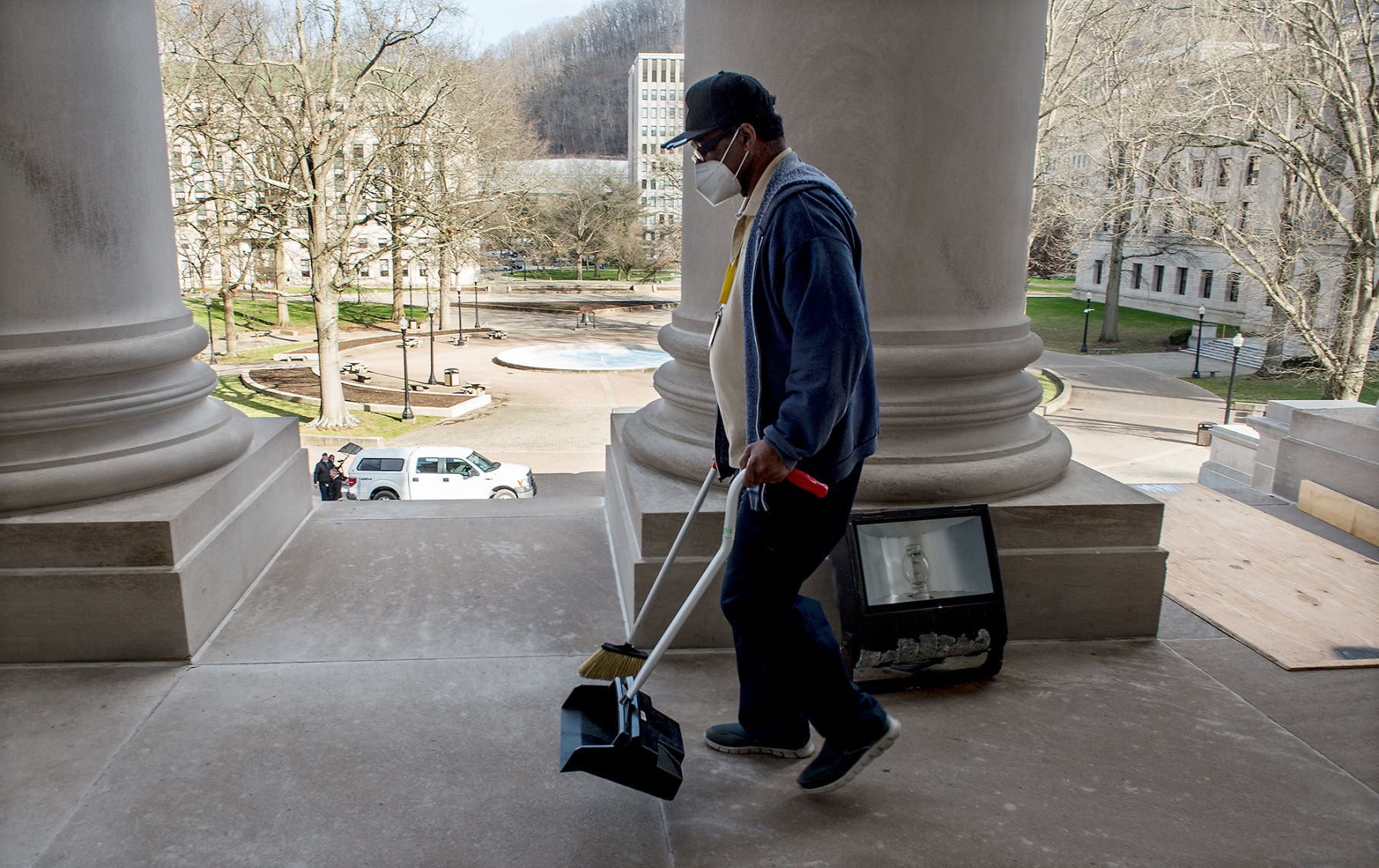 PHOTO: Cleaning up at the Capitol